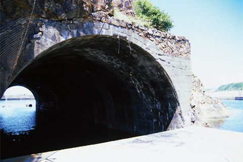 石崎漁港トンネル航路